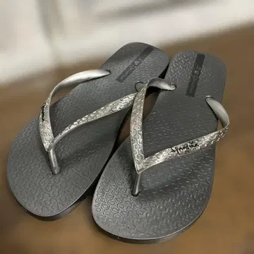 블랙 비치 샌들 메탈릭 스트랩