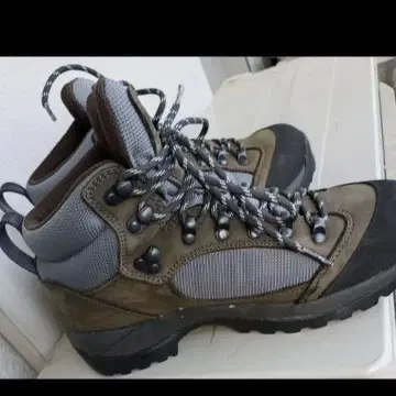 하이컷 등산화 그레이/브라운 몽벨
