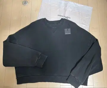 entire studios box crew M