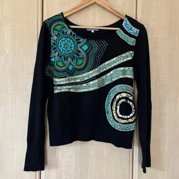 TOKUKO 1er VOL 토쿠코프르미에볼 스팽글 자수 긴팔 니트