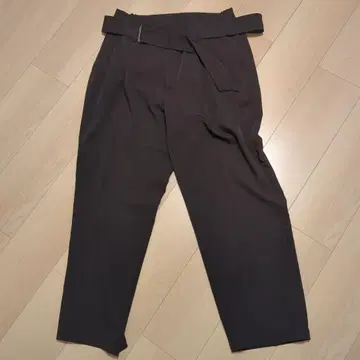 M 사이즈 벨트 포함 와이드 실루엣 슬랙스