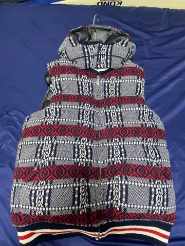 새상품급 화이트 마운티니어링 다운 베스트 남성용 사이즈 L