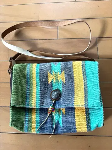 네이티브 무늬 숄더백