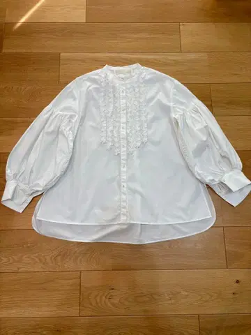 마릴린문 프릴 블라우스