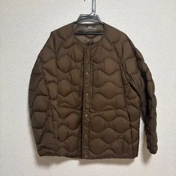 유니클로 화이트 마운티니어링 울트라 라이트 다운 자켓