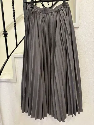 띠어리 럭스 스커트