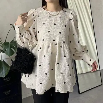 prose verse 플라워 자수 퍼프 슬리브 플럼 블라우스