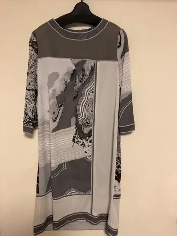 새상품급 레오나르 원피스