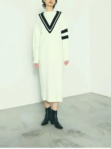 새상품 그레이스 콘티넨탈 바이컬러 V넥 니트 원피스