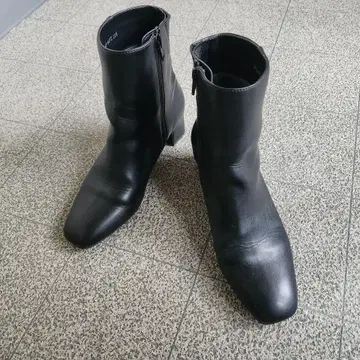 새상품급 DIANA 다이애나 숏부츠 사이드 지퍼 블랙 23.5cm