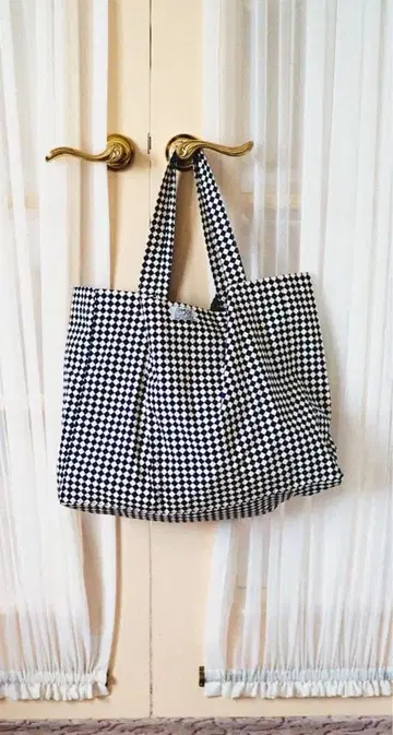 House on the Hill 토트백