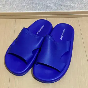 FERRAGAMO 블루 샌들