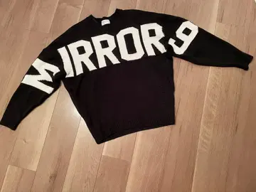 새상품급 MIRROR9 긴팔 니트 스웨터 블랙 화이트