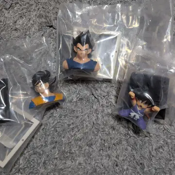 드래곤볼 제일복권 E상 손오공, 베지터 묶음 판매