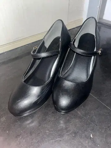 블랙 스트랩 펌프스 24.5cm