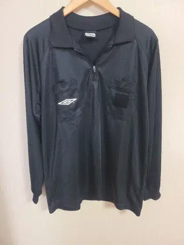 UMBRO 블랙 페리 셔츠