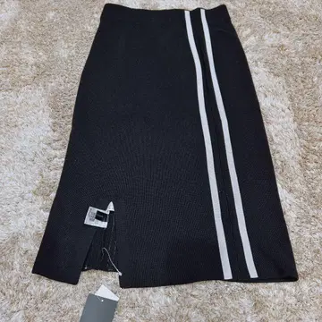 [택 포함 미사용 새상품] SCOTCLUB 사이드 스트라이프 니트 스커트