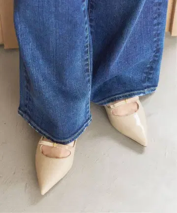 포인티드 스트랩 리본 플랫 르 탈롱