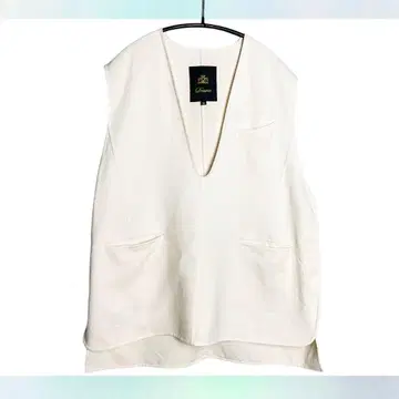 드로어 지레 울 화이트 V넥 슬리브리스 베스트