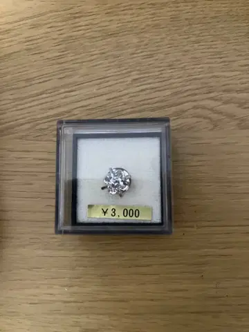 크리스탈 넥타이핀 브로치