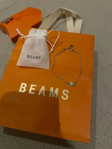 BEAMS 스카이블루 하트 참 팔찌