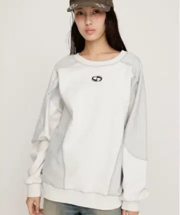 SLY 리버스 심 맨투맨 상의 풀오버 화이트