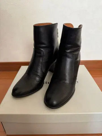 ODETTE E ODILE 숏부츠 블랙 가죽 23cm