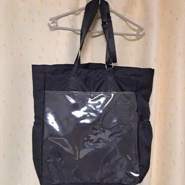 블랙 나일론 토트백, 투명 포켓 부착, 캔 배지