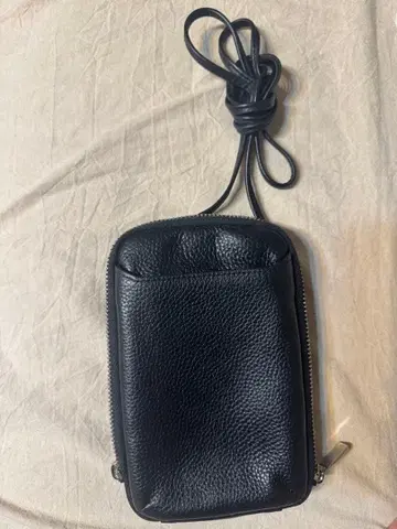 BEAUTY&YOUTH 블랙 가죽 숄더백