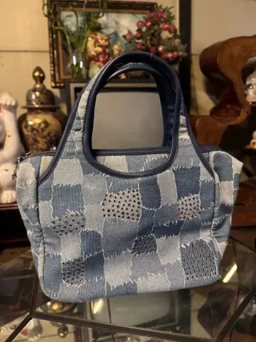 데님 블루 스터드 장식 핸드백