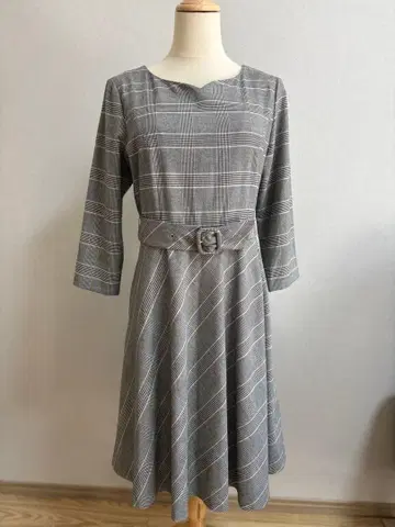 애니시스 7부 소매 플레어 원피스 그레인 체크 V넥 3