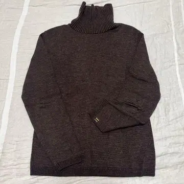 할리우드 런치마켓 터틀넥 스웨터 다크 브라운
