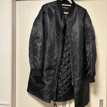 SIX TREES 블랙 아우터