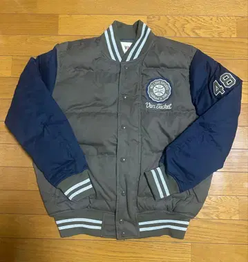 Van Jacket 와펜 부착 충전솜 점퍼