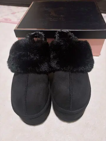 Rady 무스탕 샌들 블랙