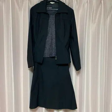 블랙 정장 세트 자켓과 스커트