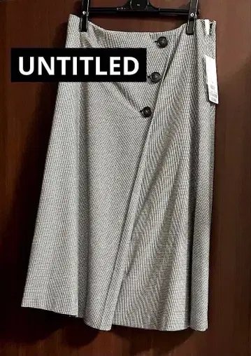 [택 포함 새상품] 언타이틀 화이트 블랙 체크 플레어 스커트 L 사이즈