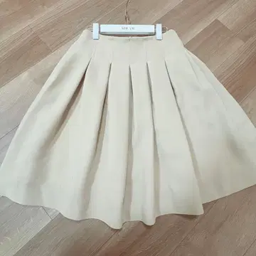 폭시 베이지 플레어 스커트 무릎 기장 플리츠