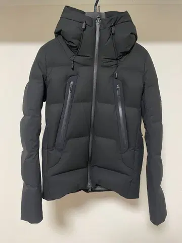 데상트 마운테니어 블랙 s 사이즈