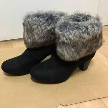 [ 복슬복슬 퍼 포함 택 포함 새상품 ] 퍼 포함 스웨이드 부티 숏부츠