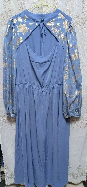 라이트 블루 꽃무늬 자수 긴팔 원피스