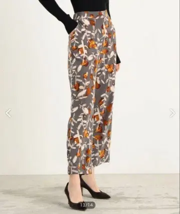 그루 플라워 프린트 스트레이트 팬츠 TOMORROWLAND