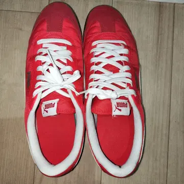 Puma 레드 스니커즈