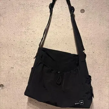 RVCA 블랙 숄더백