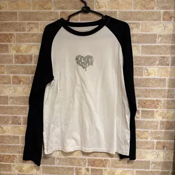 하트 로고 긴팔 T셔츠 화이트/블랙 X-girl