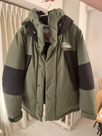 FIRST DOWN 다운 자켓 올리브 그린/블랙