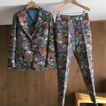 새상품급 ERMANNO SCERVINO 엘마노쉘비노 자카드 수트