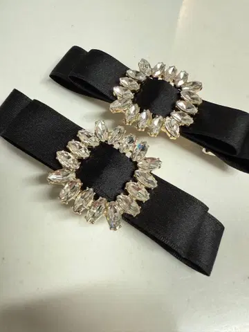 블랙 리본 비쥬 머리핀 2개 세트