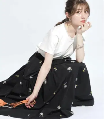 아푸와이저 리셰 마가렛 자수 스커트