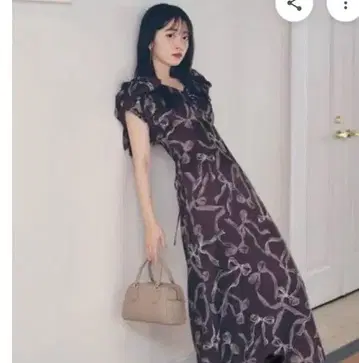 스나이델 리본 프린트 원피스 브라운